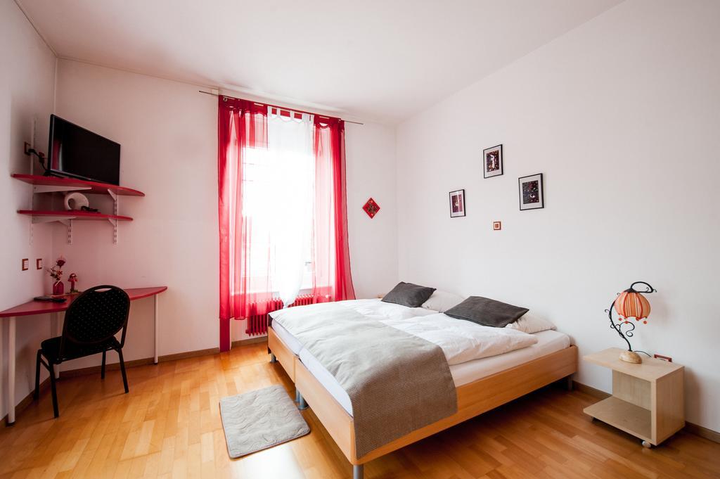 Hotel Acacia Marly-le-Grand Buitenkant foto