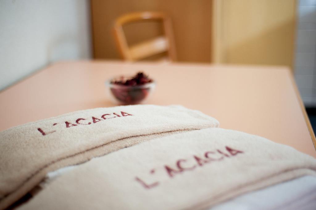 Hotel Acacia Marly-le-Grand Buitenkant foto