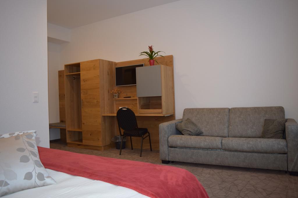 Hotel Acacia Marly-le-Grand Buitenkant foto