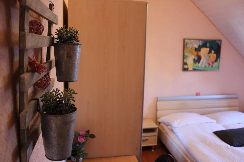 Hotel Acacia Marly-le-Grand Buitenkant foto