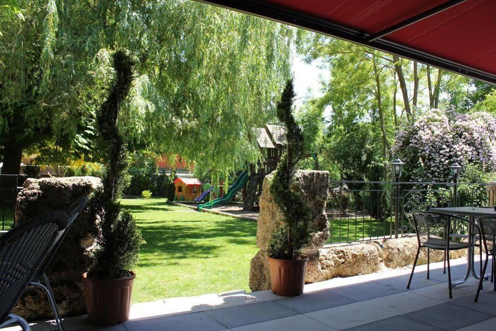 Hotel Acacia Marly-le-Grand Buitenkant foto