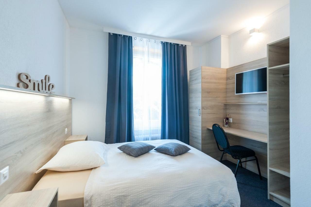 Hotel Acacia Marly-le-Grand Buitenkant foto